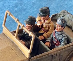 Miniatures Italian 508 Staff Car Crew (3)
